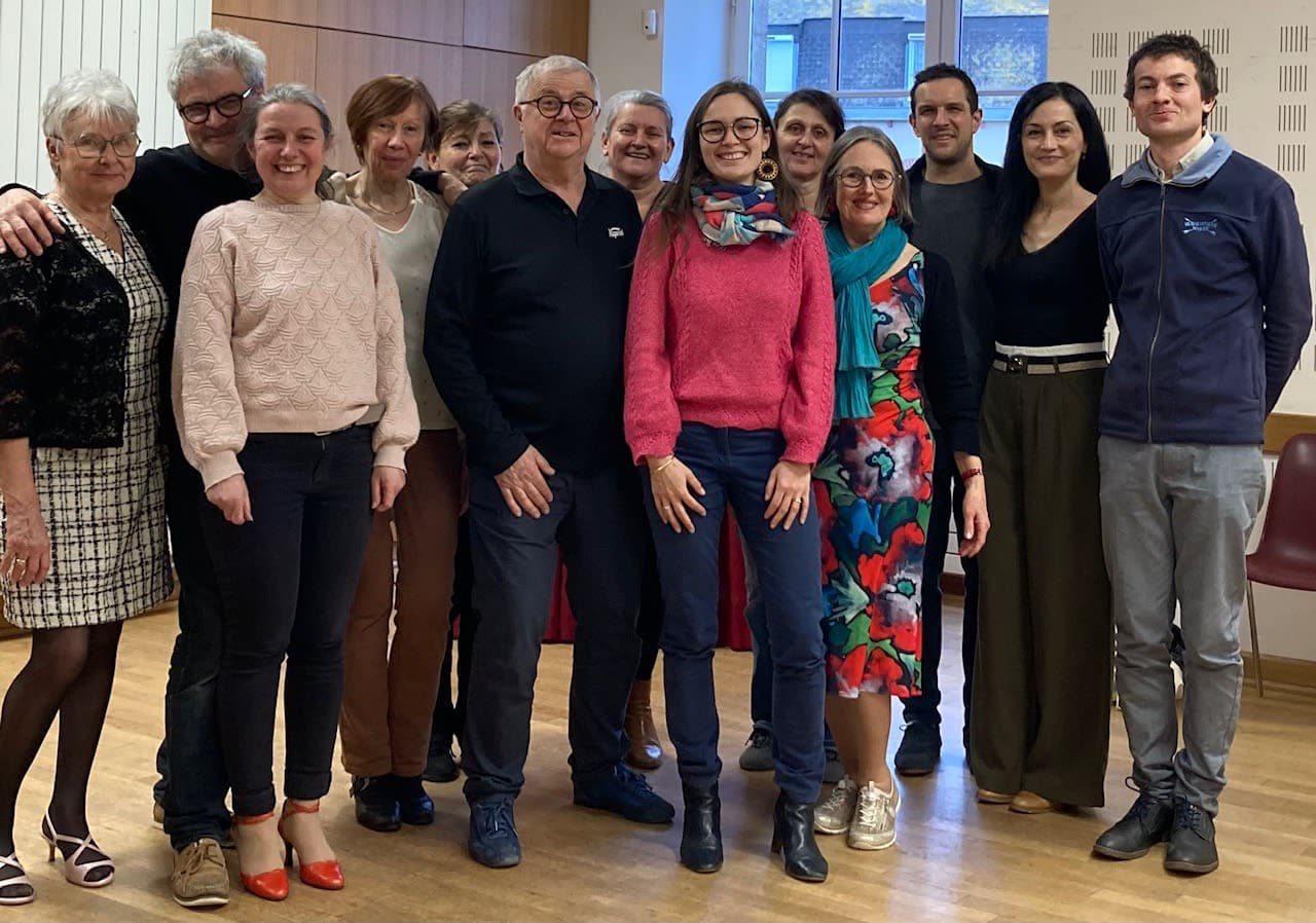 Danseurs de tango et décors de Noël